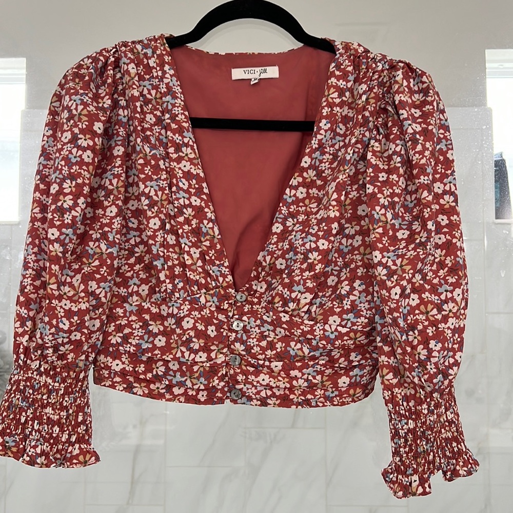 VICI X Jill floral deep v crop top